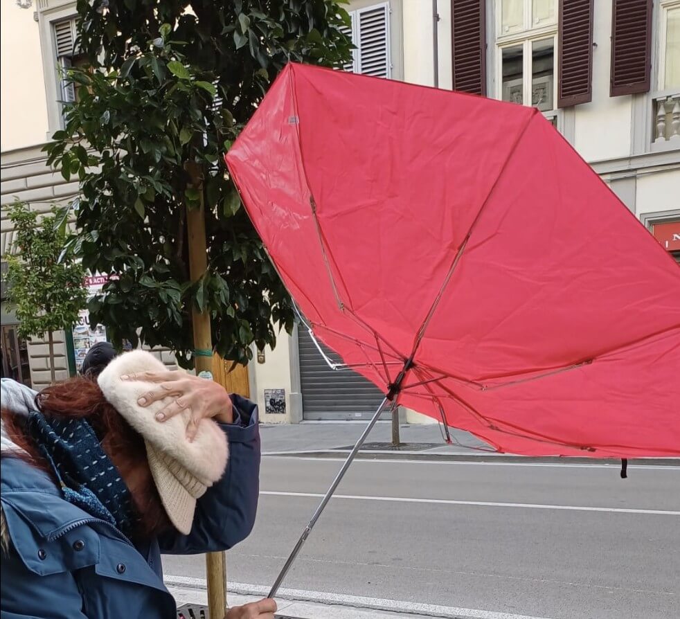 Una notte con l’allerta meteo per vento forte nella Toscana orientale